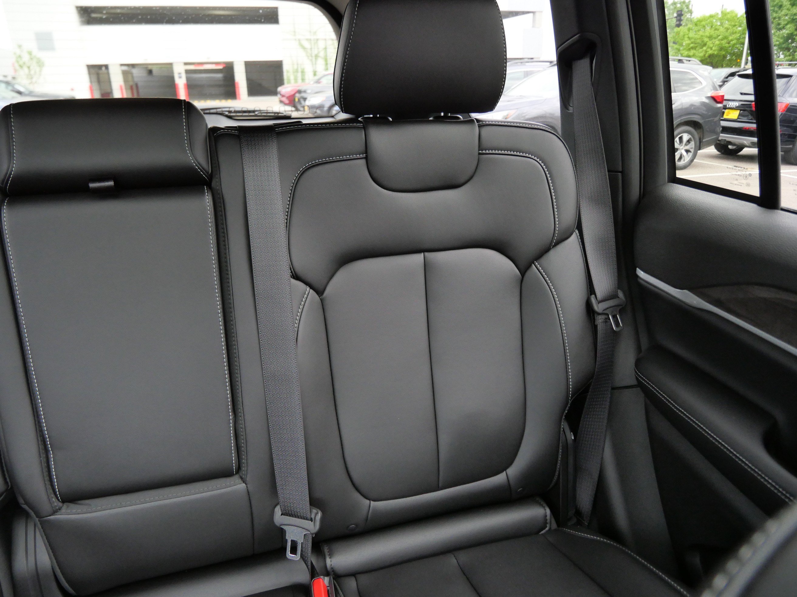 Used 2025 Jeep Grand Cherokee Limited AWD/4WD image 14