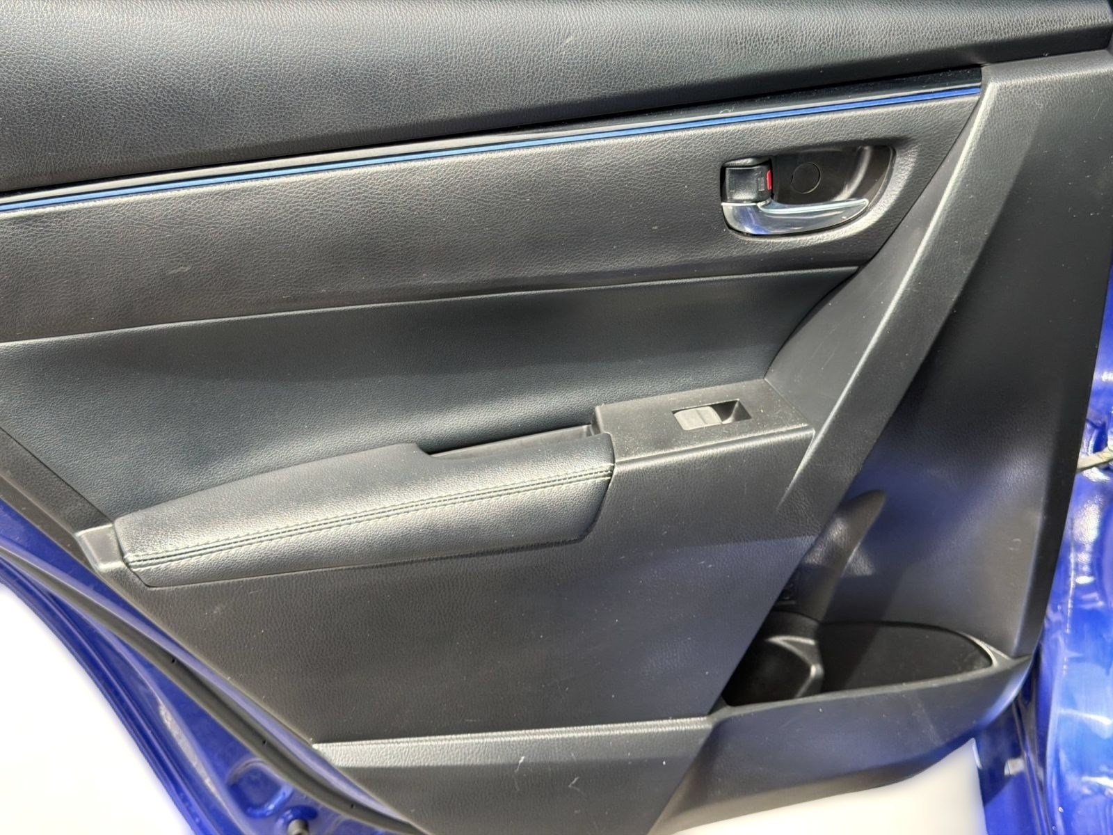 Used 2018 Toyota Corolla SE FWD image 29