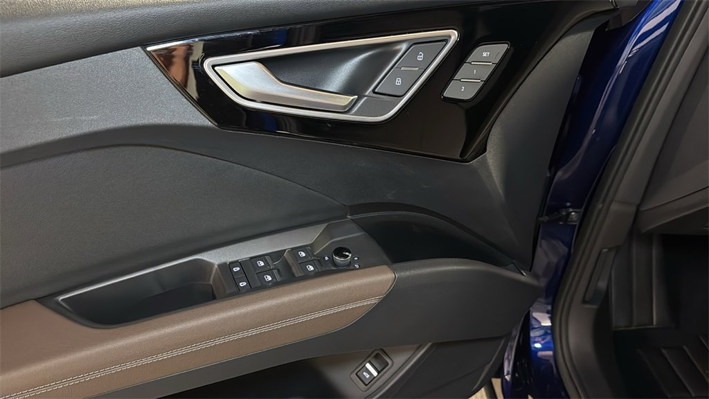 Used 2024 Audi Q4 e-tron Prestige image 23