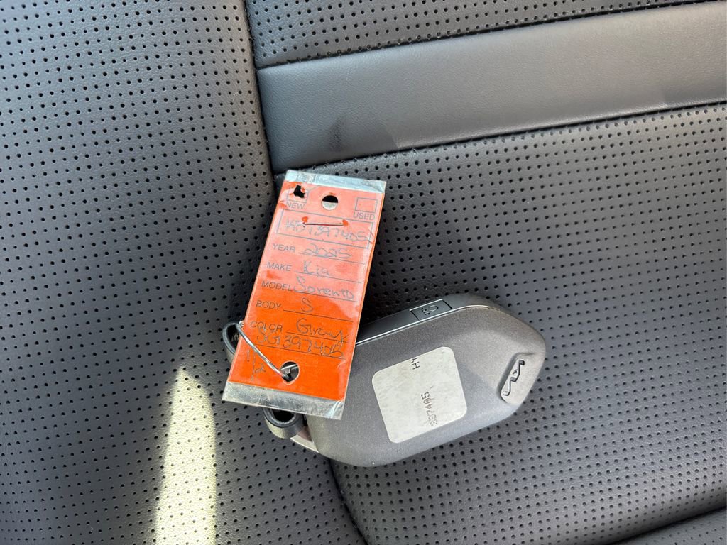 New 2025 Kia Sorento S image 19