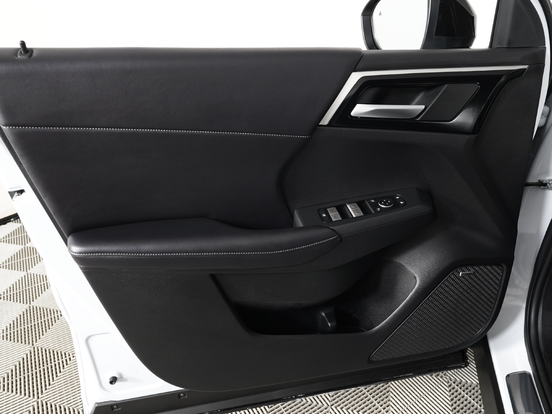 New 2026 Mitsubishi Outlander LE FWD image 10