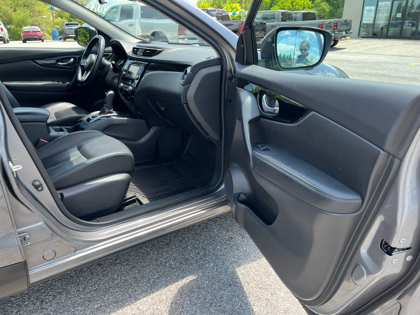 Used 2022 Nissan Rogue Sport SL AWD/4WD image 31