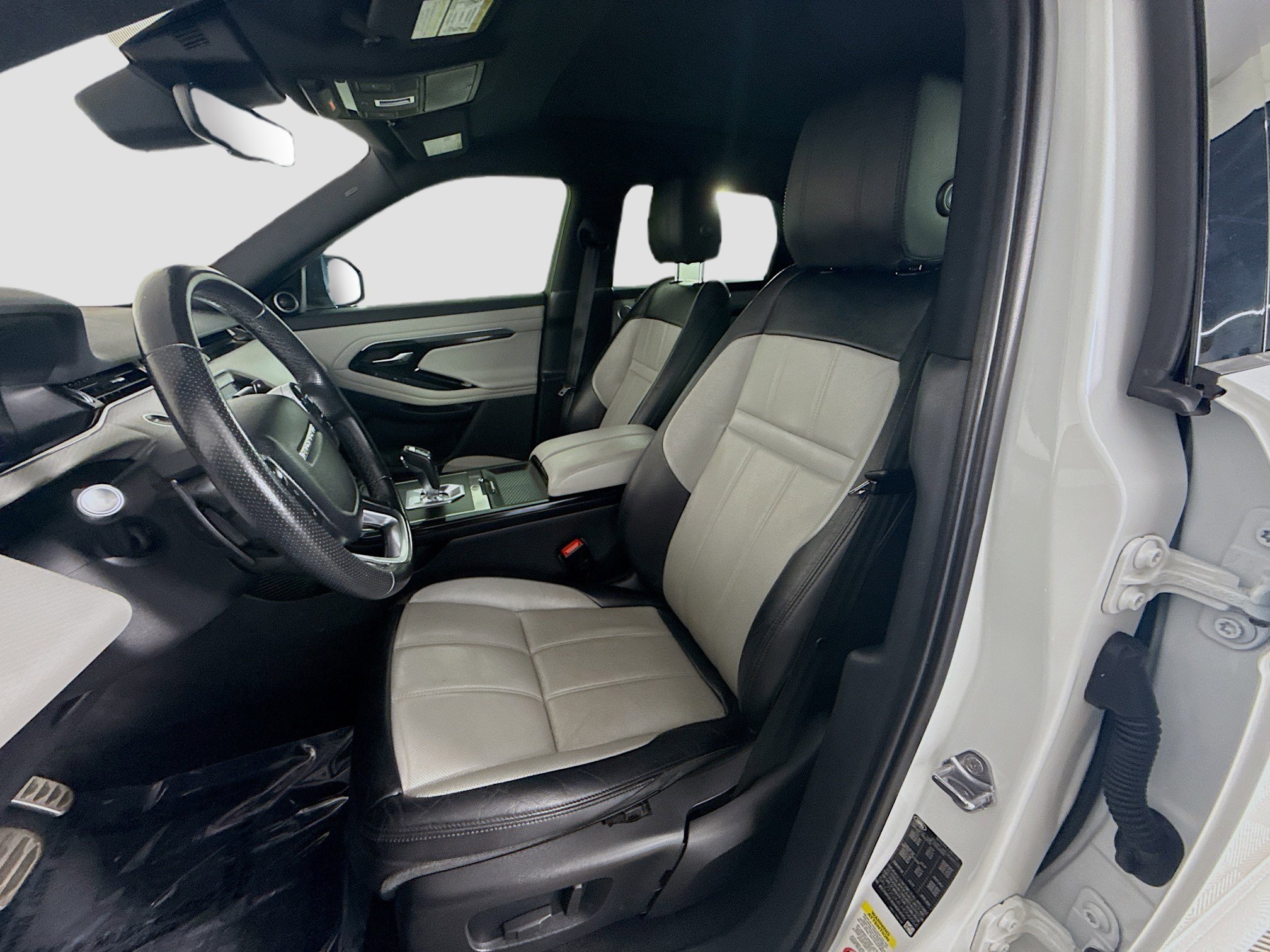 Used 2020 Land Rover Range Rover Evoque R-Dynamic S image 21