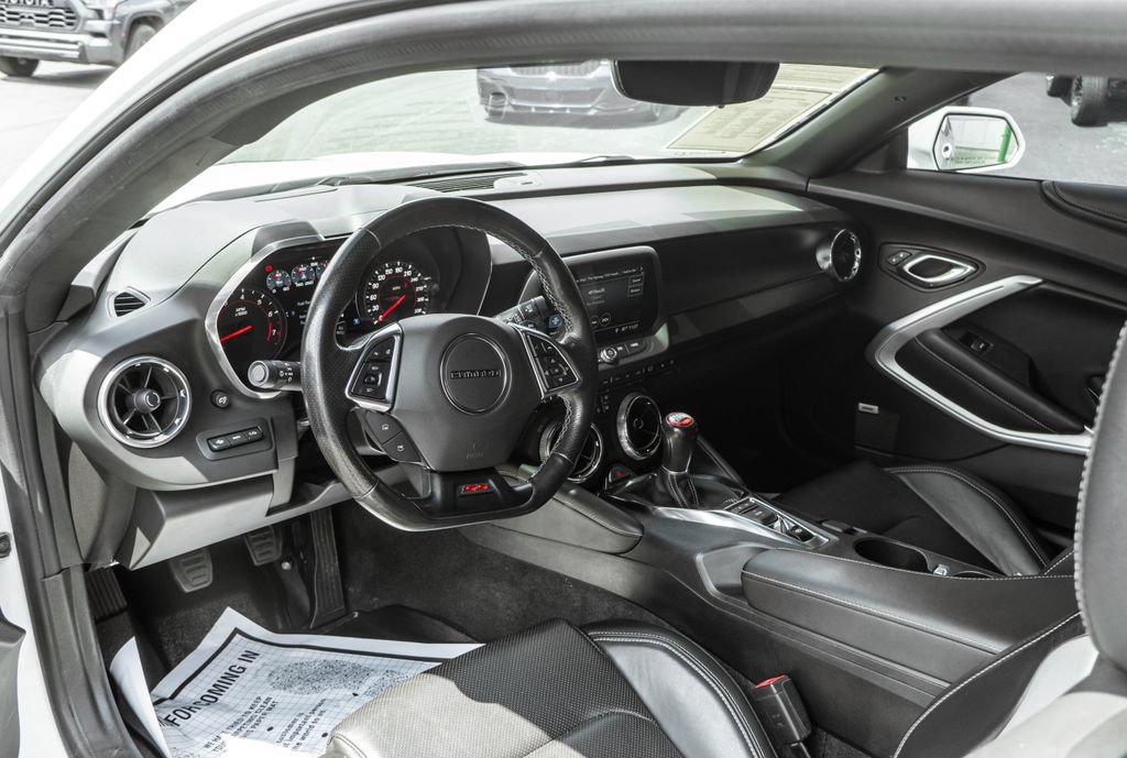 Used 2019 Chevrolet Camaro SS RWD image 9