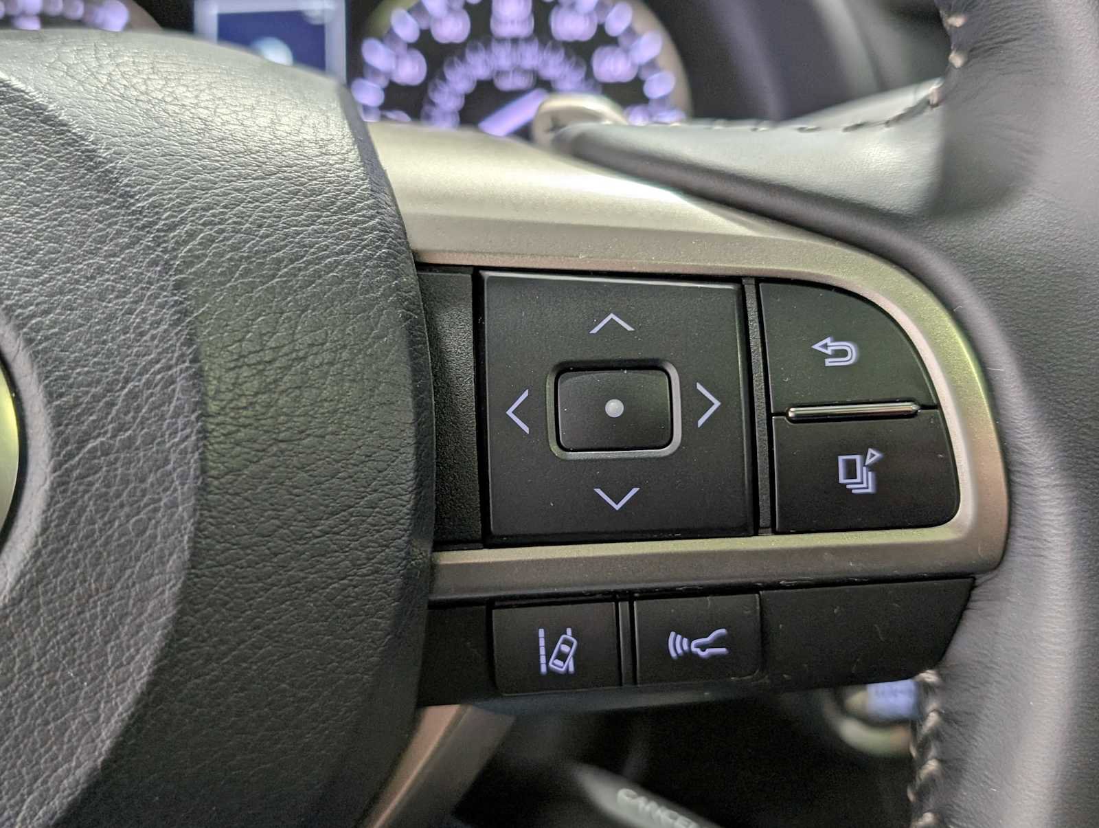 Used 2022 Lexus RX 350L Premium w/ Premium Package image 38