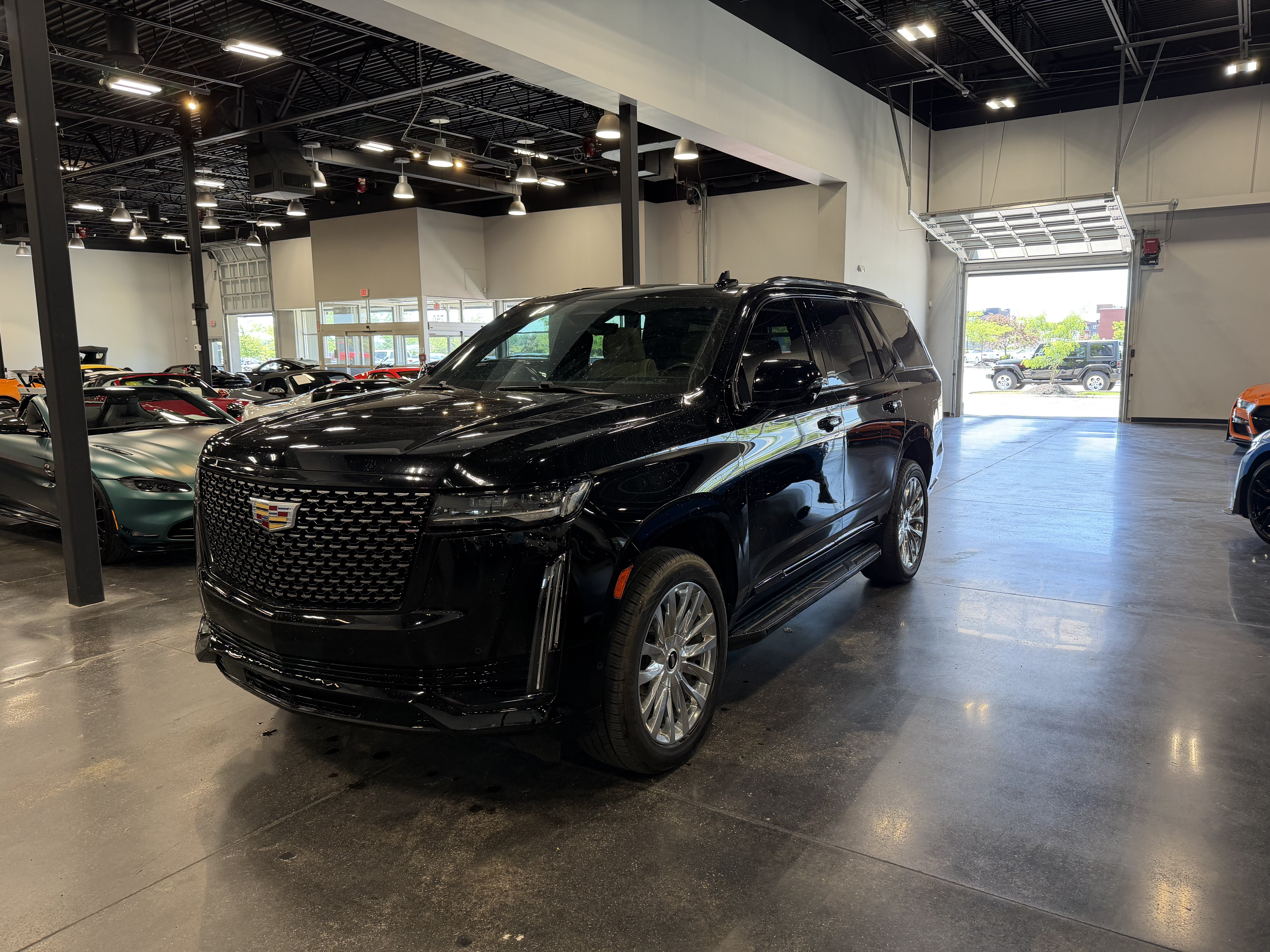 Used 2021 Cadillac Escalade Premium Luxury AWD/4WD image 6