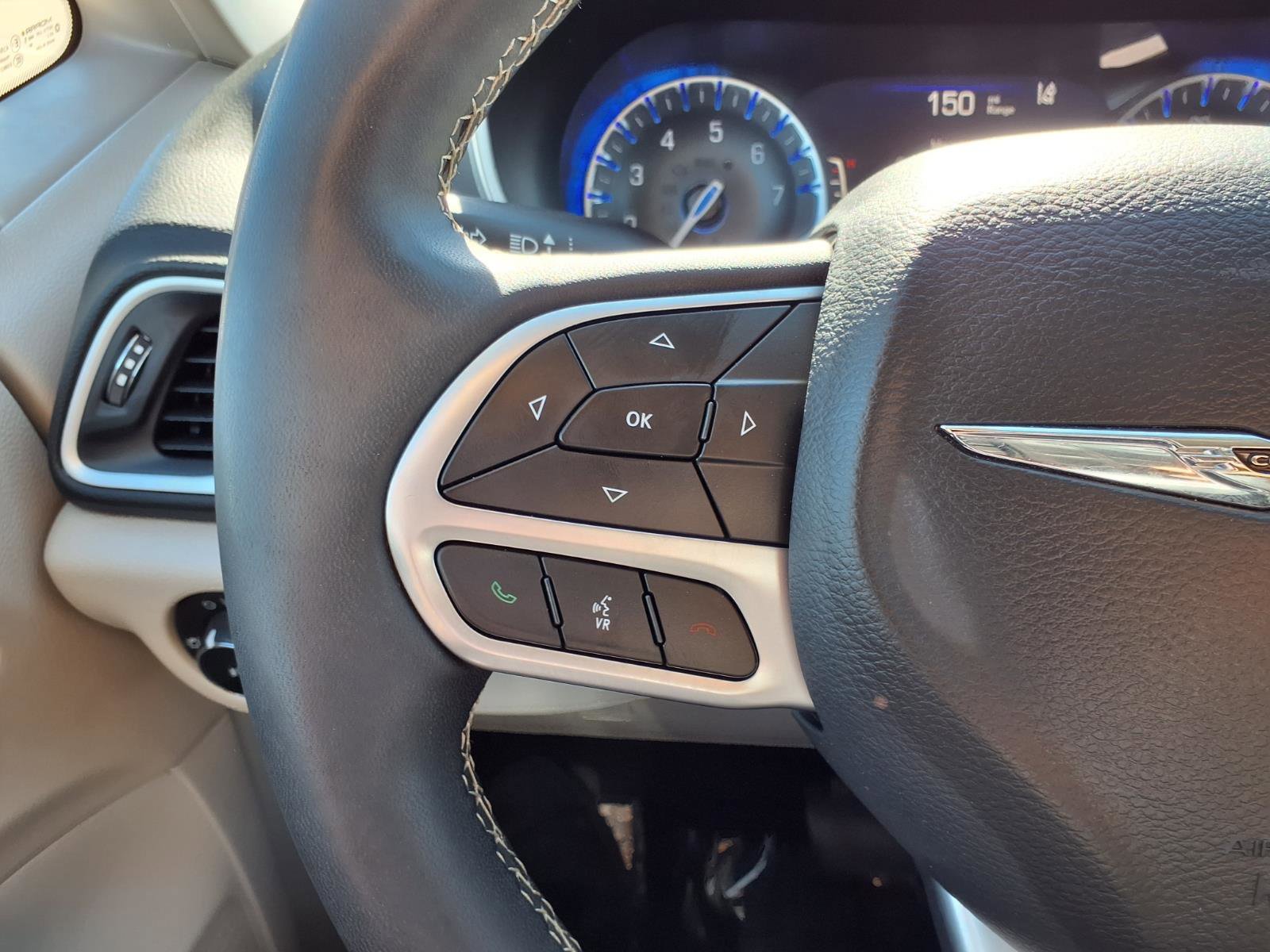 Used 2023 Chrysler Pacifica Touring-L FWD image 20