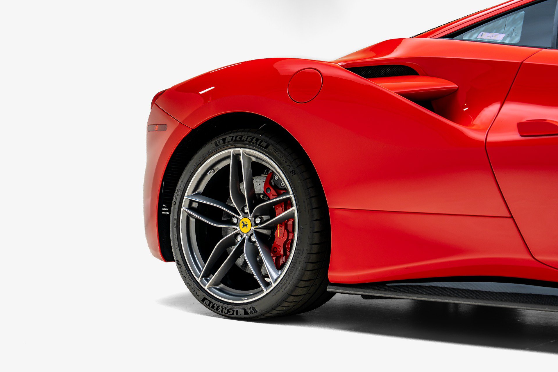 Used 2018 Ferrari 488 GTB RWD image 15