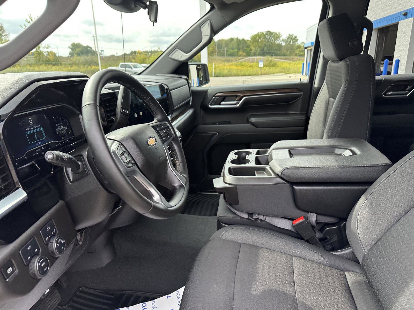 Used 2024 Chevrolet Silverado 1500 LT image 22