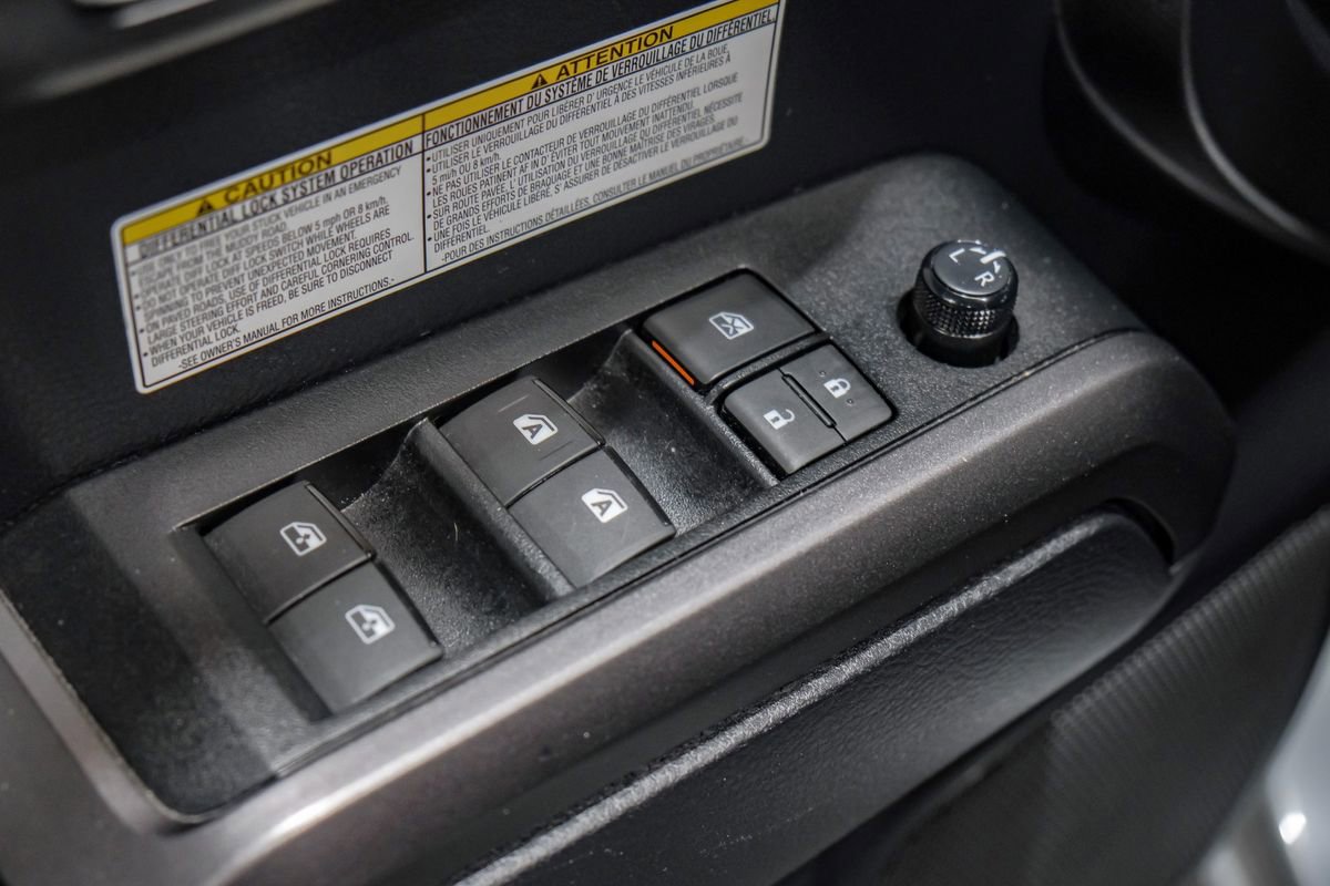 Used 2020 Toyota Tacoma TRD Off-Road w/ Advanced Technology Package image 40