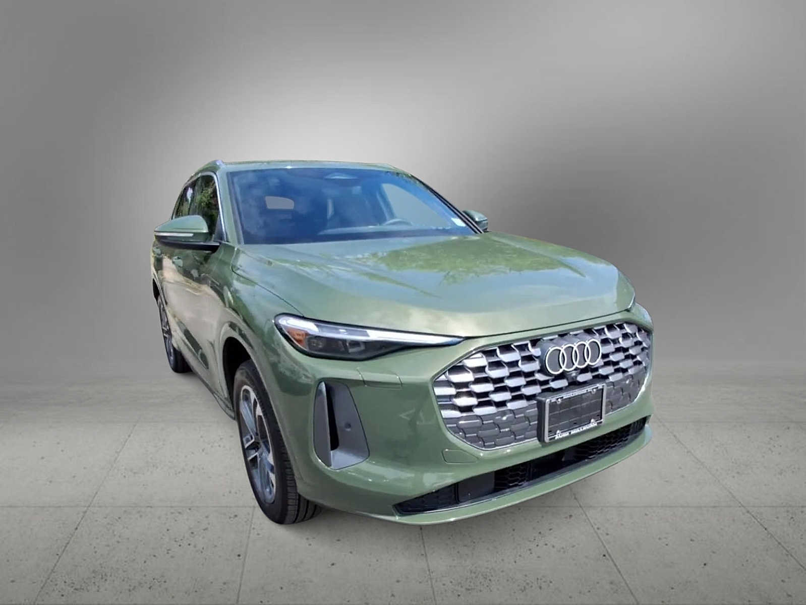 Used 2025 Audi Q5 Premium w/ Premium Plus AWD/4WD image 2