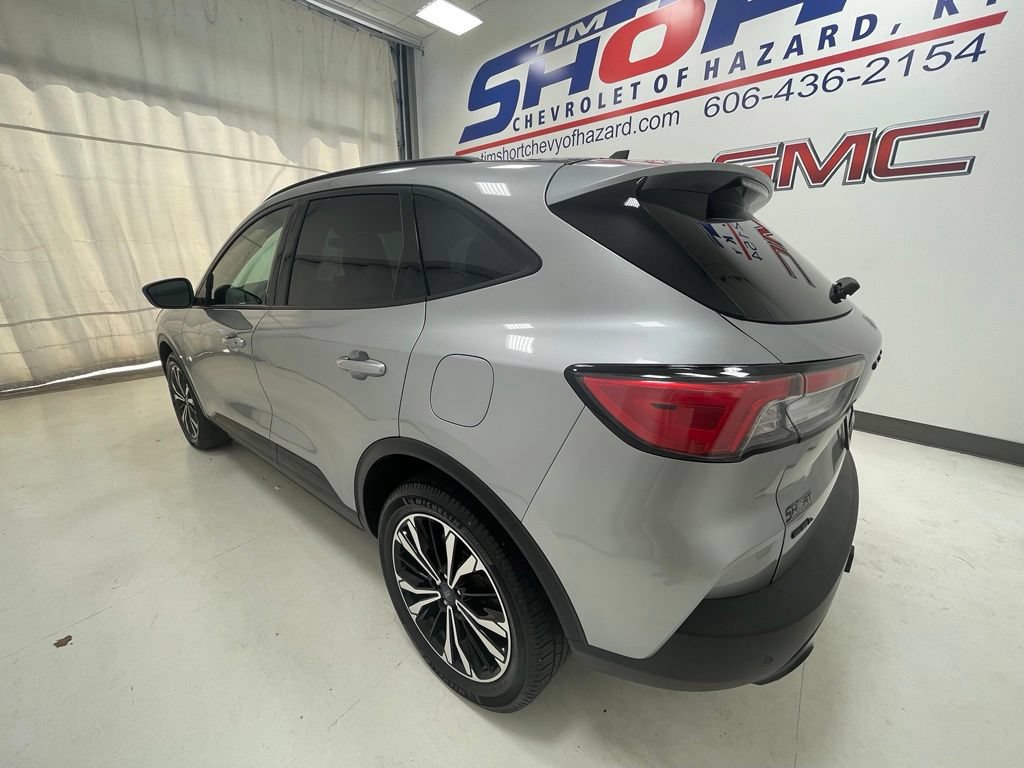 Used 2022 Ford Escape SEL w/ SEL Stealth AWD Package image 9