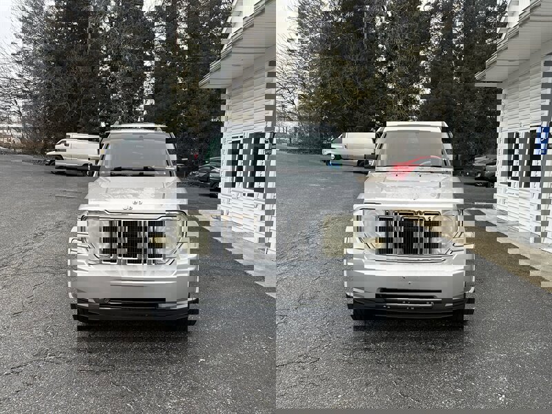 Used 2008 Jeep Liberty Limited w/ Premium Group II image 2