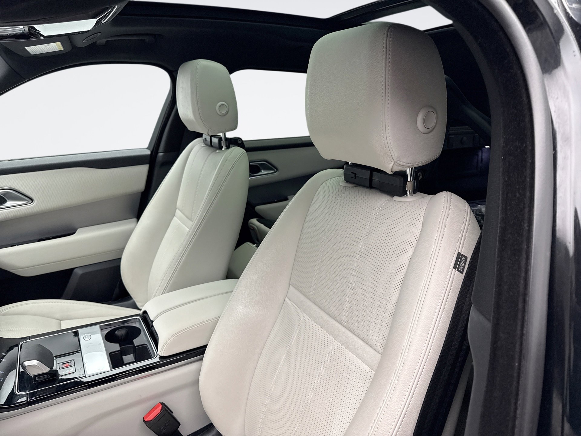 Used 2023 Land Rover Range Rover Velar R-Dynamic S image 29