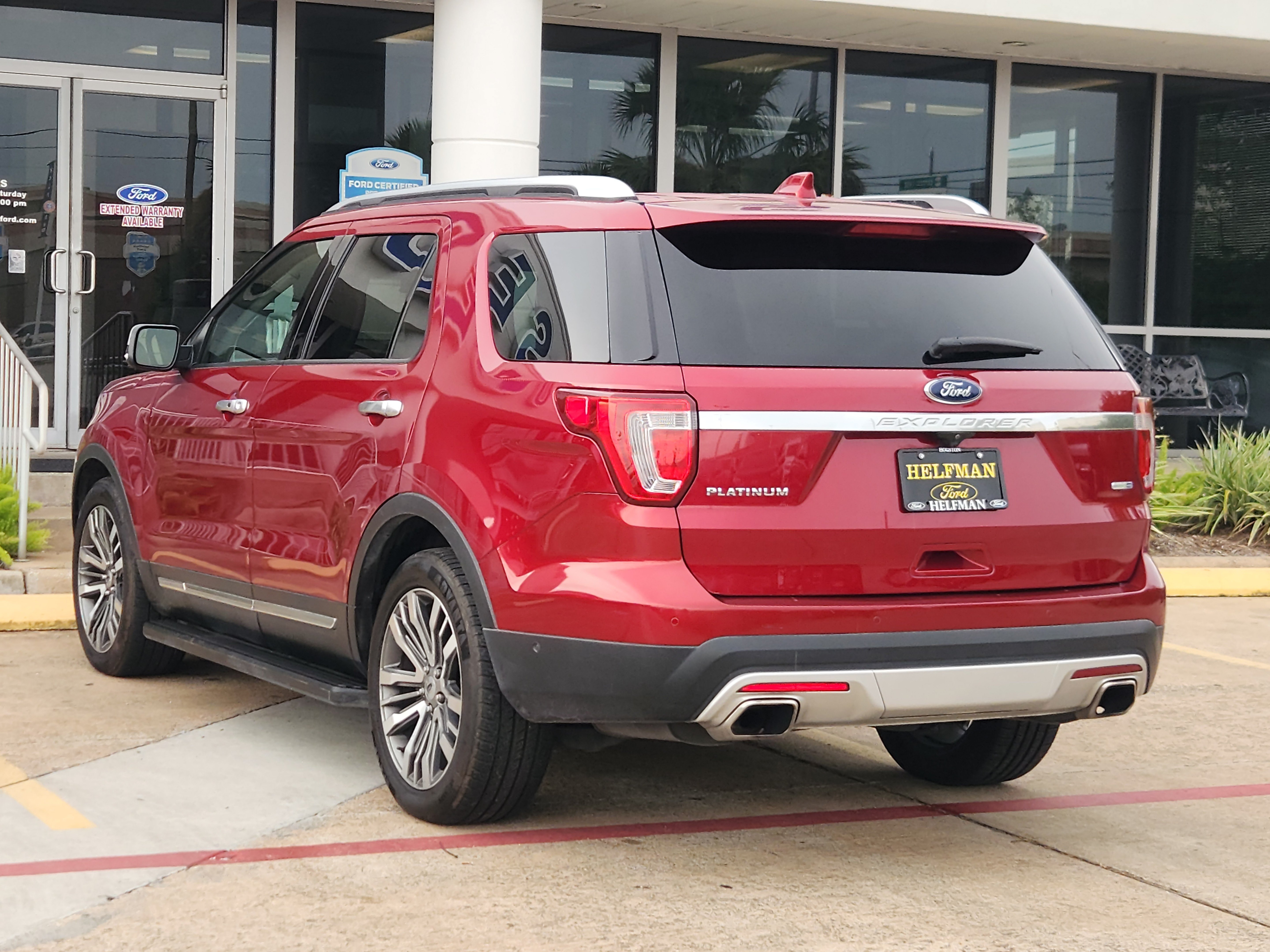 Used 2017 Ford Explorer Platinum AWD/4WD image 4