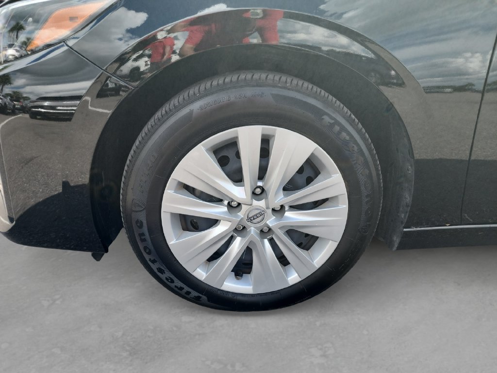 Used 2025 Nissan Sentra S FWD image 9
