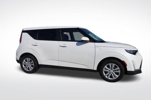 Used 2025 Kia Soul LX image 12