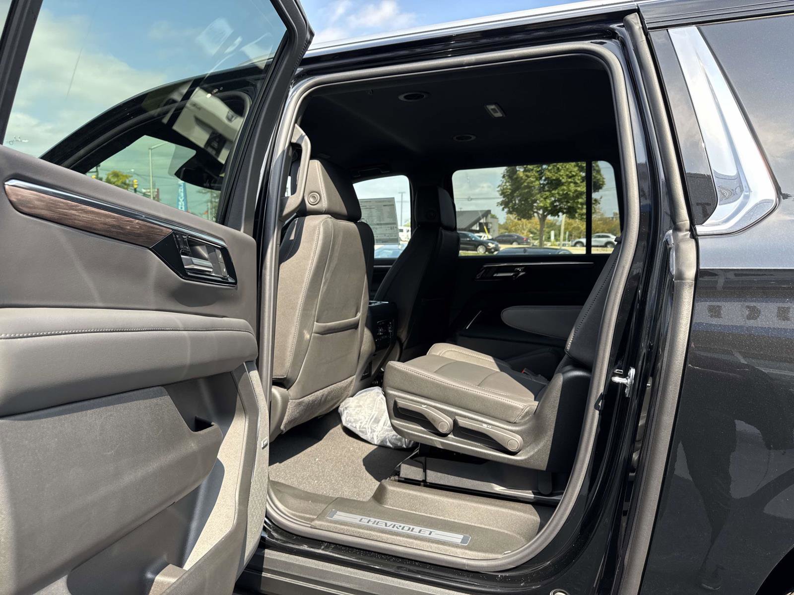 New 2026 Chevrolet Suburban LT w/ Comfort Package image 18