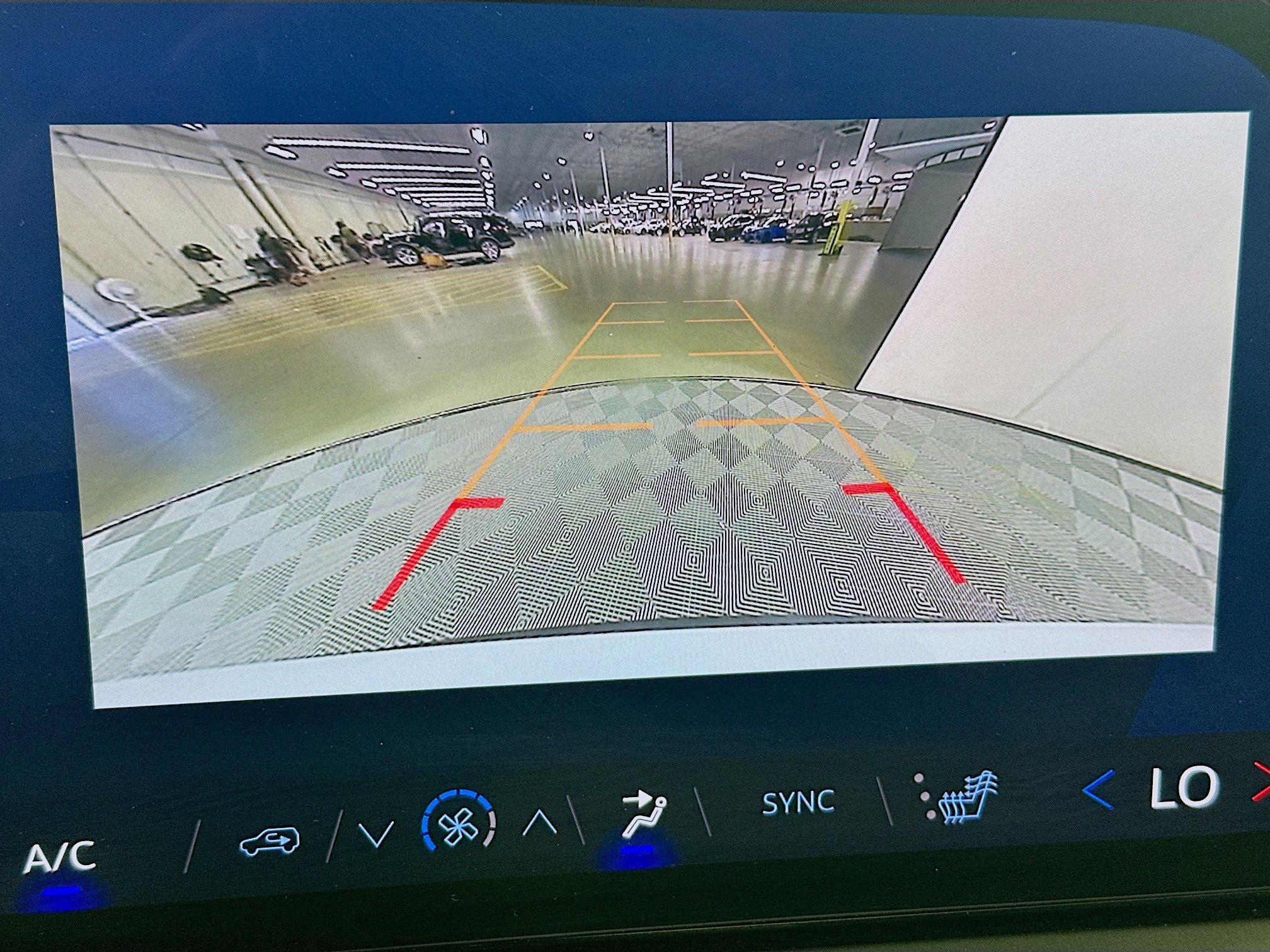 Used 2025 Chevrolet Traverse LT image 21