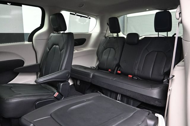 Certified 2022 Chrysler Pacifica Touring-L AWD/4WD image 22