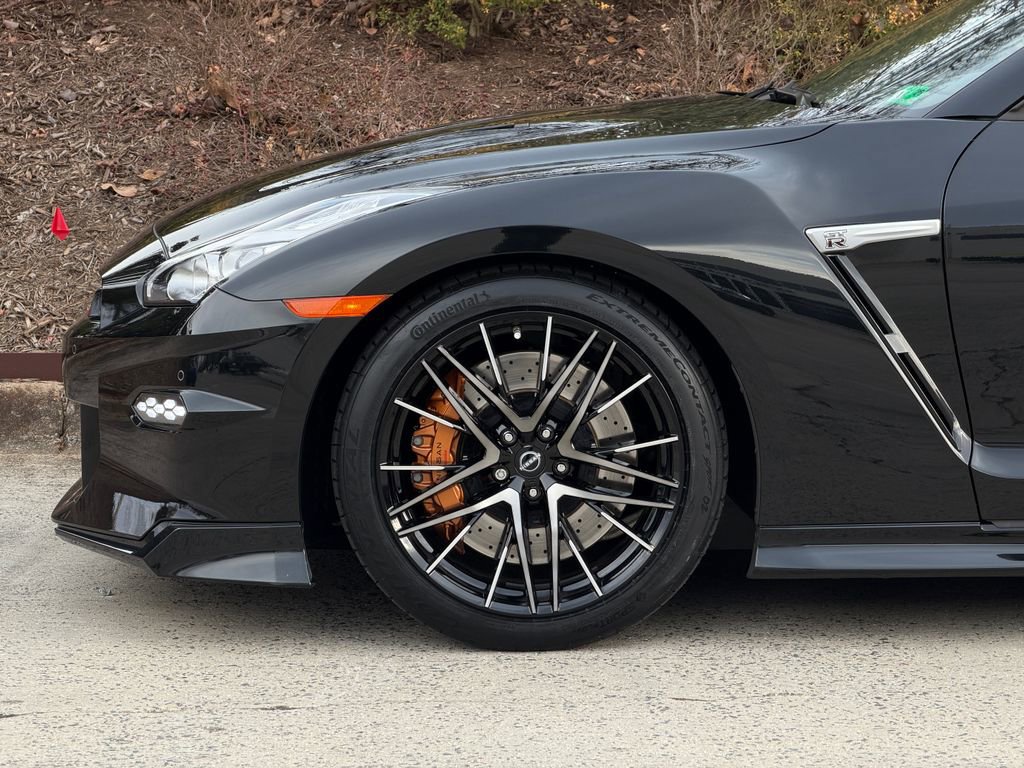 Used 2024 Nissan GT-R Premium w/ Floor Mat Package image 11