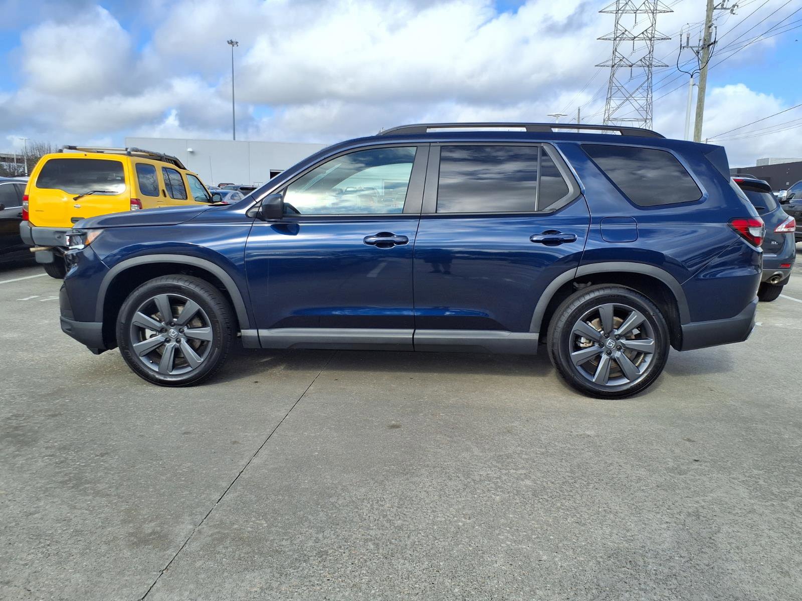 Certified 2025 Honda Pilot Sport image 23