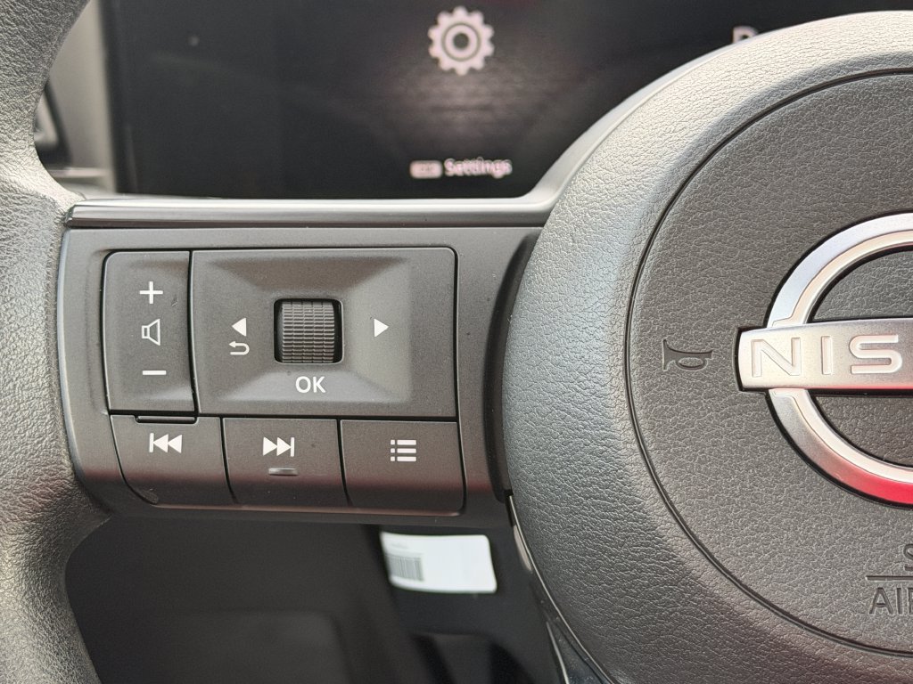 Used 2025 Nissan Kicks SV w/ Illumination Package FWD image 13