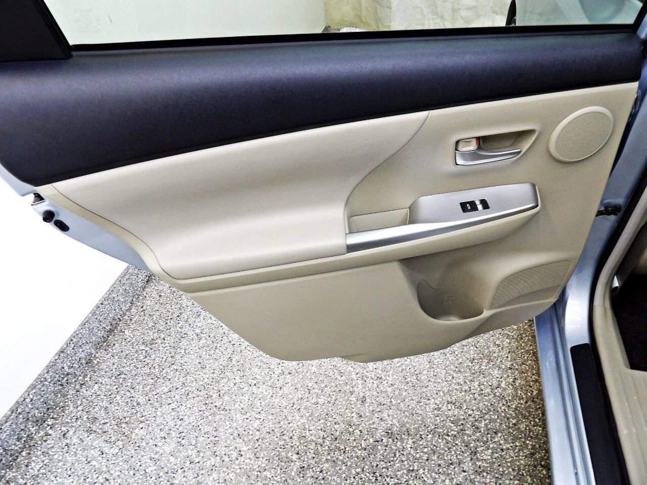 Used 2013 Toyota Prius V Five FWD image 9