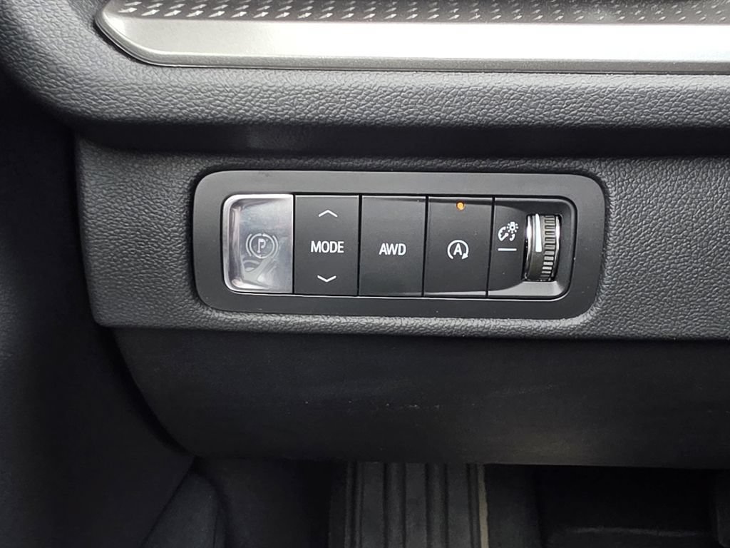 Used 2026 Chevrolet Traverse LT AWD/4WD image 28