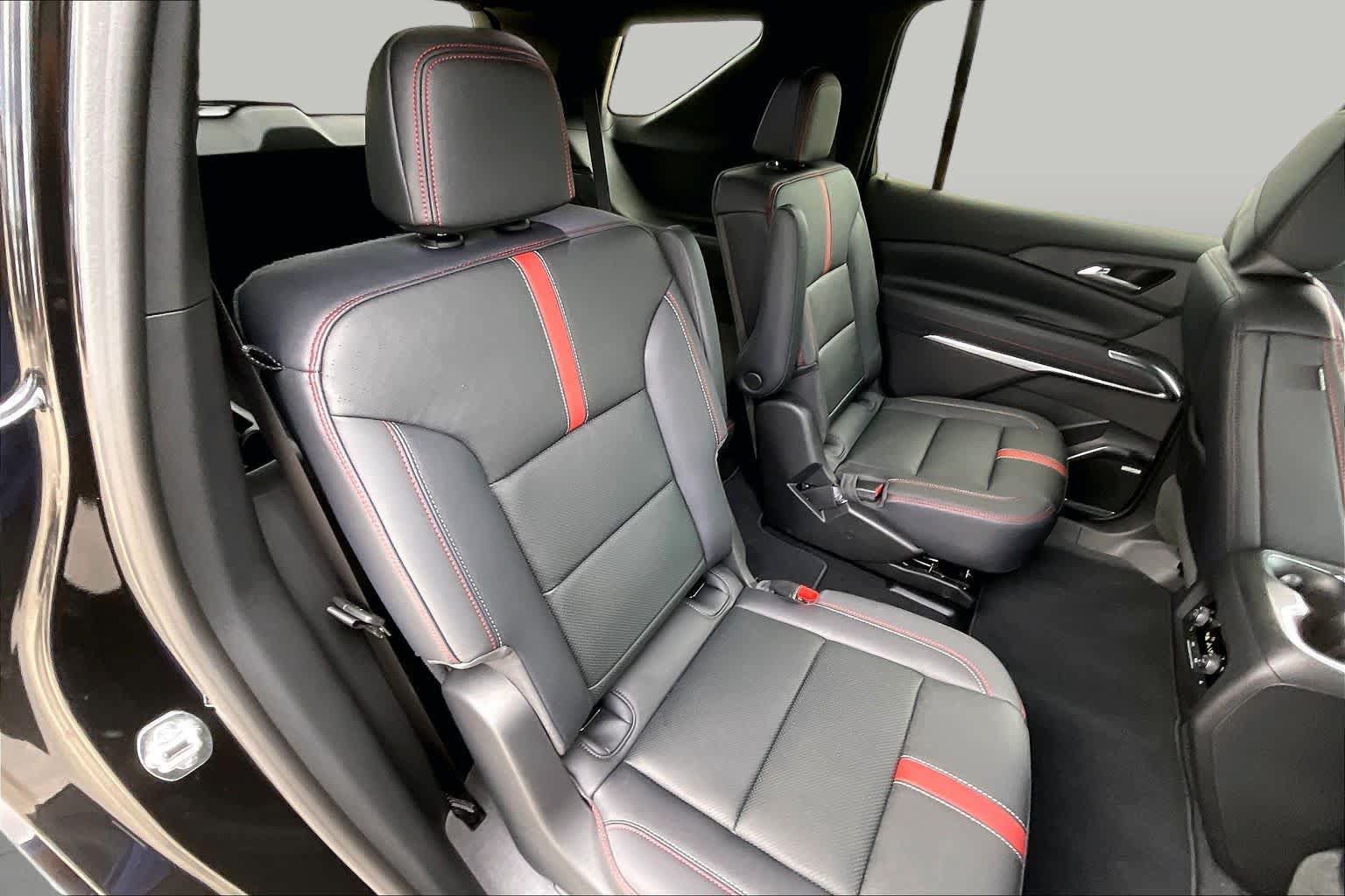 Used 2026 Chevrolet Traverse RS FWD image 19