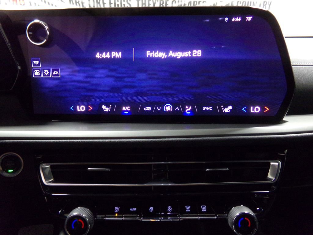 Used 2025 Chevrolet Traverse LT image 19