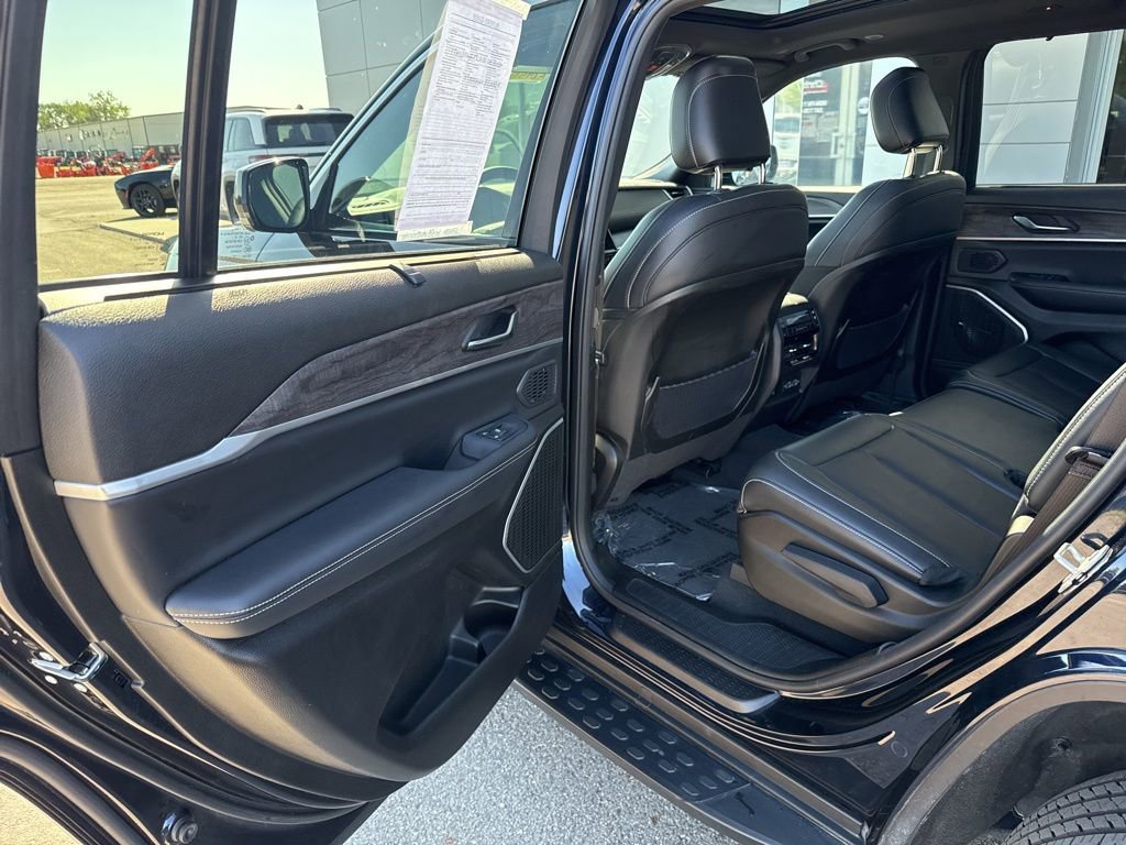 Used 2024 Jeep Grand Cherokee L Limited w/ Luxury Tech Group II image 12