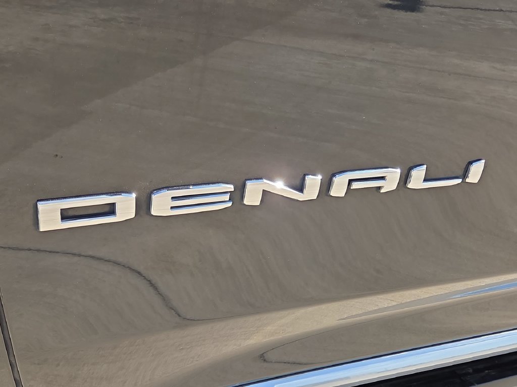 Used 2023 GMC Yukon Denali RWD image 10