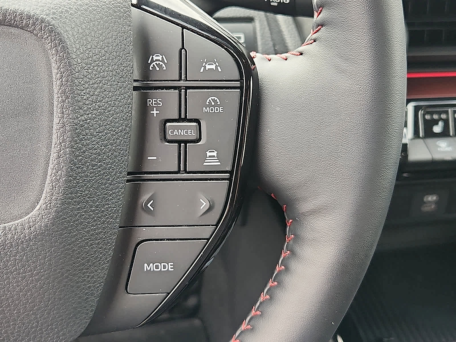 Used 2025 Toyota Prius Plug-In Hybrid image 23