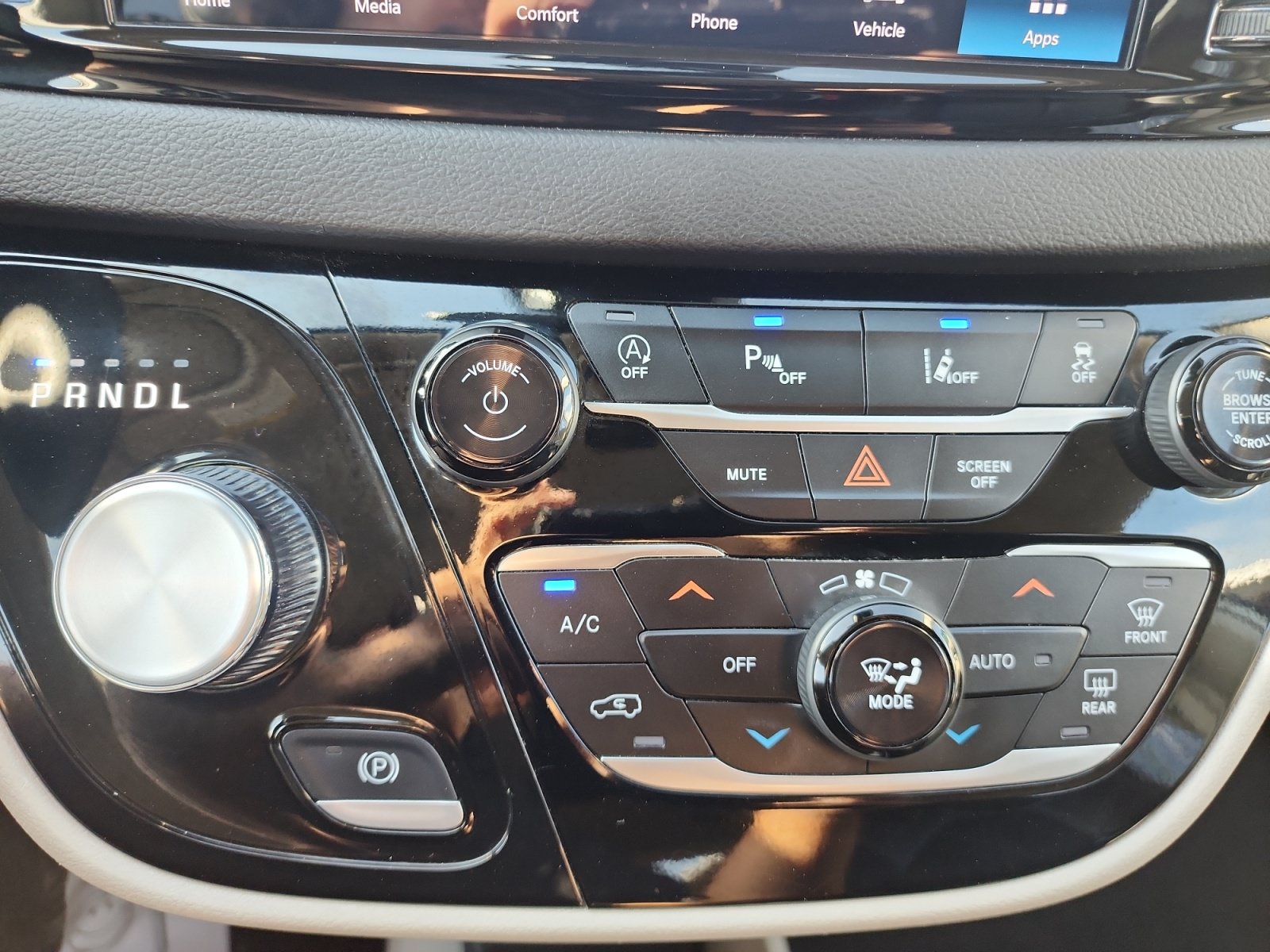 Used 2024 Chrysler Pacifica Touring-L FWD image 18