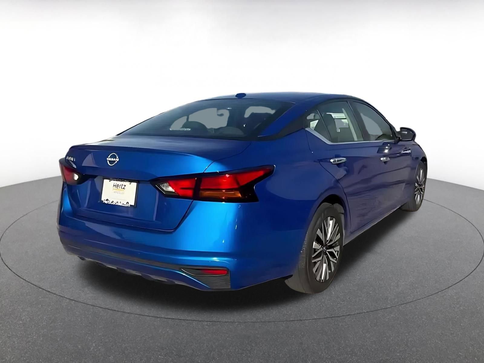 Used 2025 Nissan Altima 2.5 SV FWD image 14