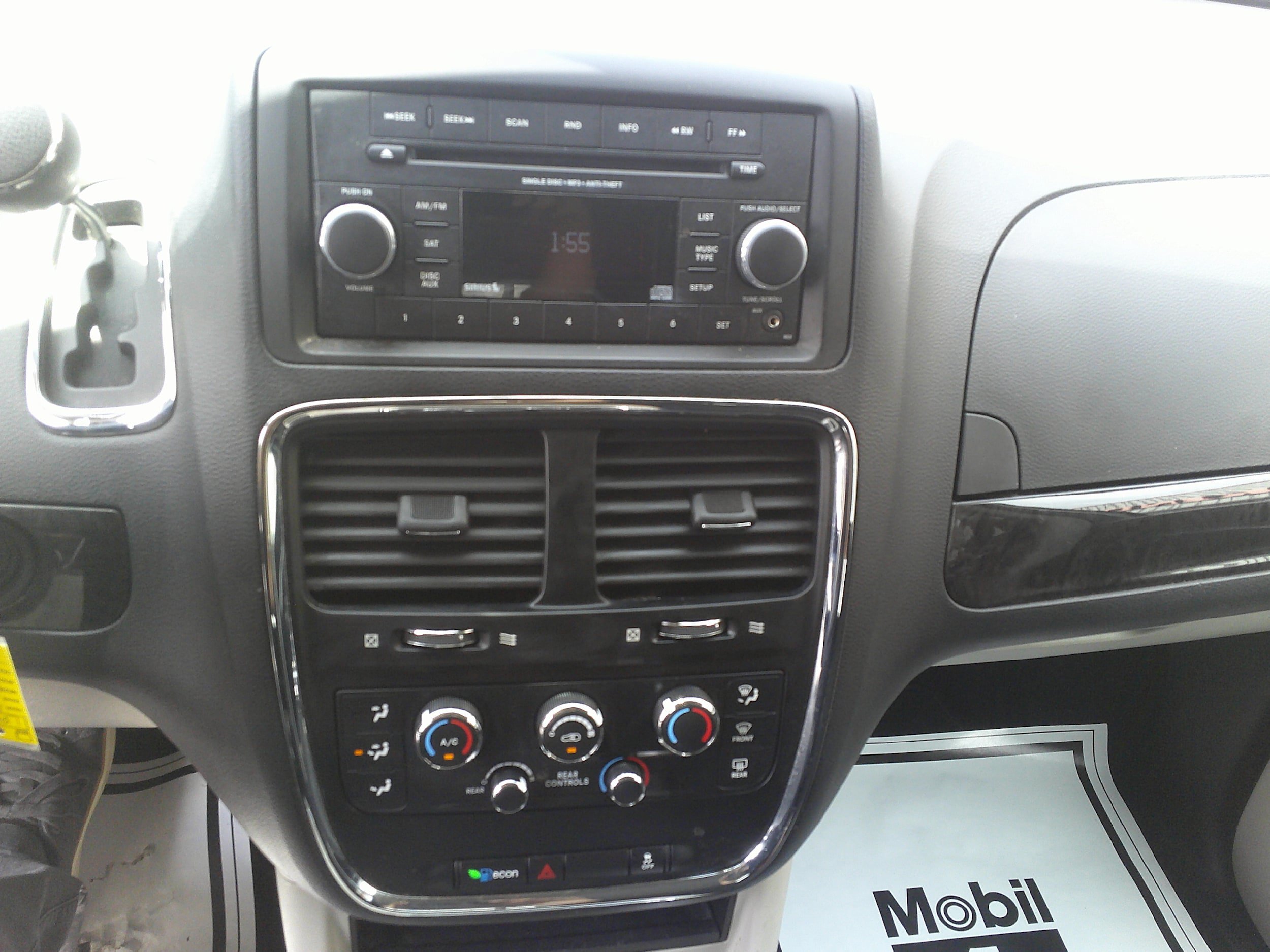 Used 2016 Dodge Grand Caravan SXT FWD image 29