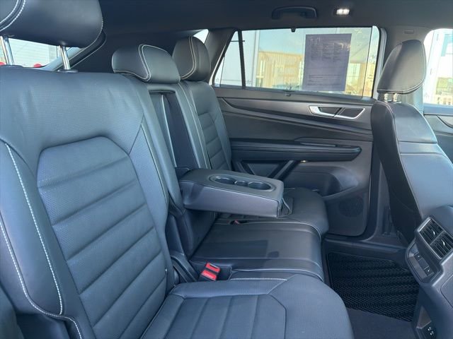 Used 2024 Volkswagen Atlas Cross Sport SEL R-Line image 35