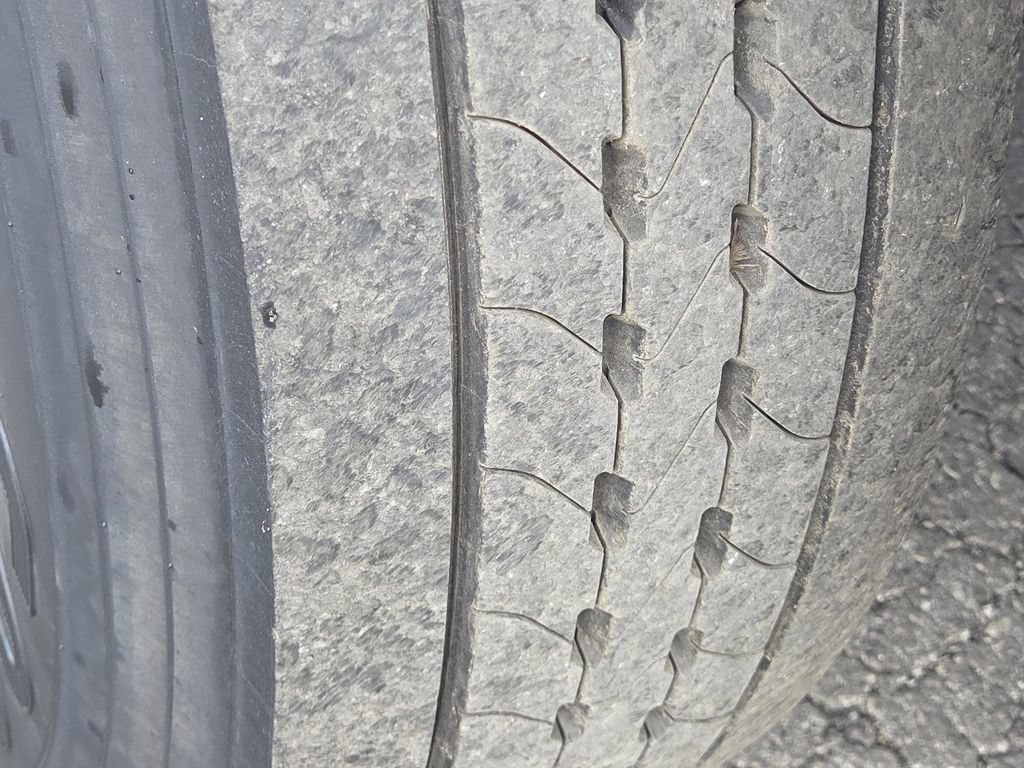 Used 2022 Ford F650 2WD Regular Cab Super Duty image 4