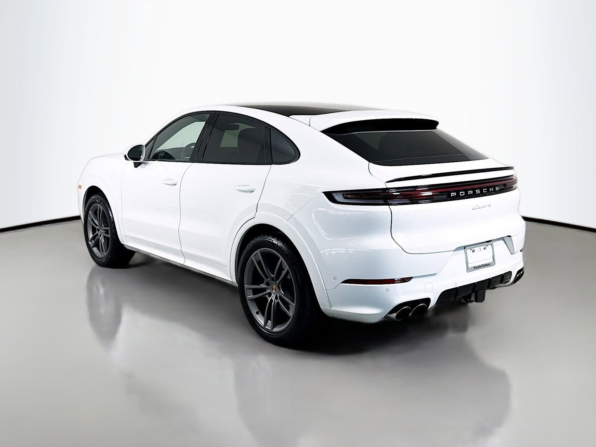 Certified 2025 Porsche Cayenne Coupe image 3
