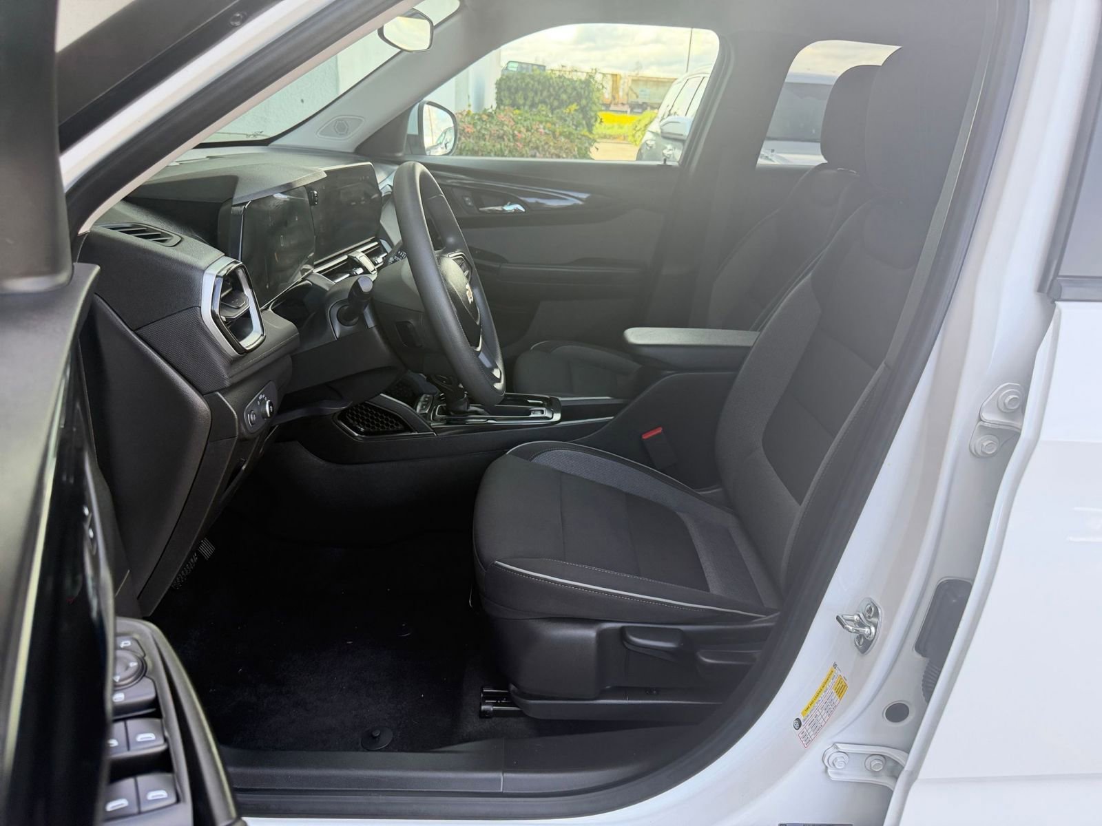 Used 2025 Chevrolet TrailBlazer LT image 37