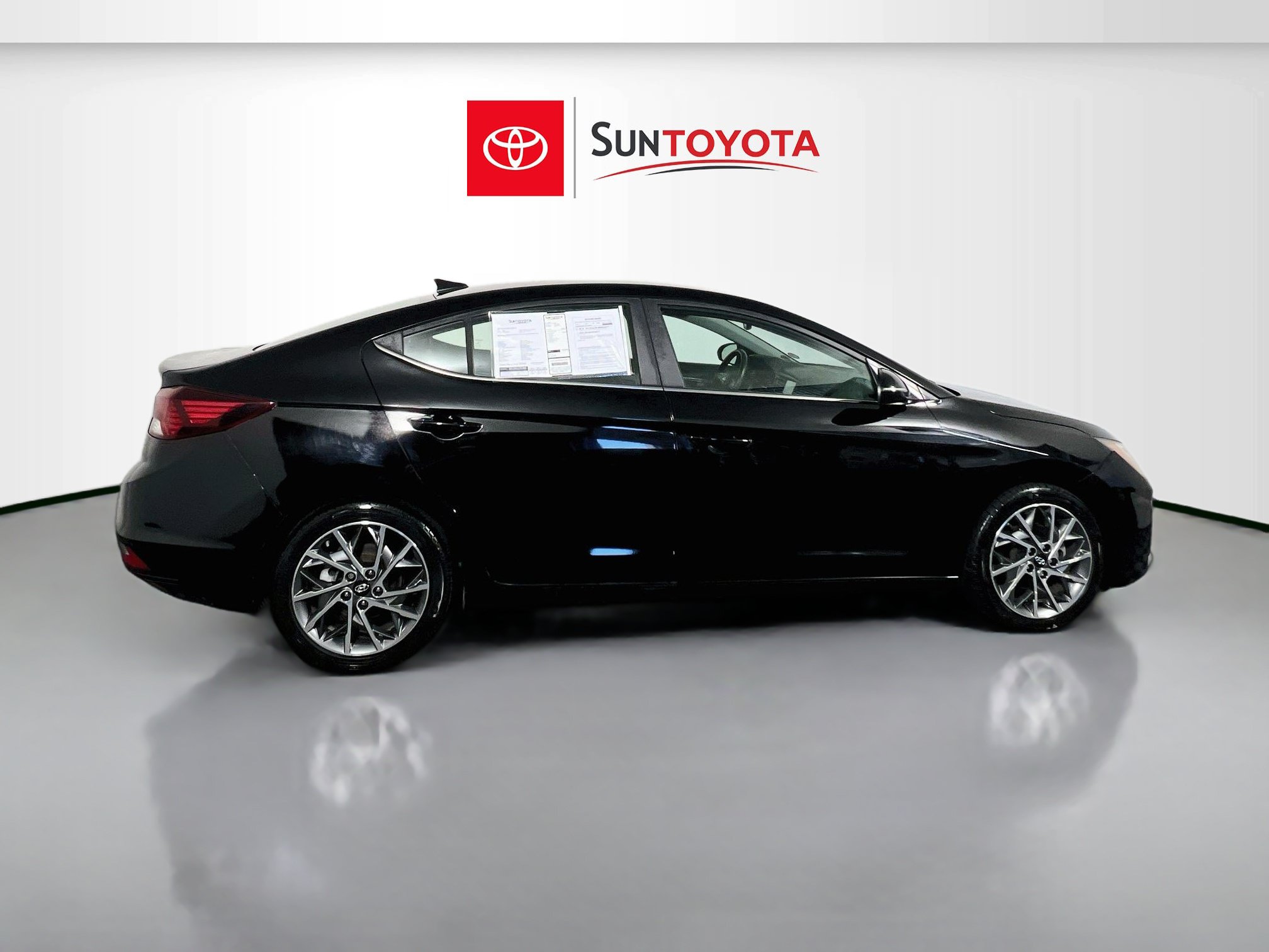 Used 2019 Hyundai Elantra Limited w/ Cargo Package FWD image 2