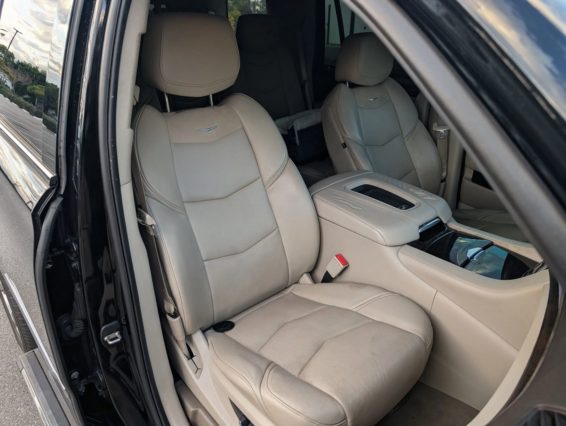 Used 2017 Cadillac Escalade Premium Luxury image 40