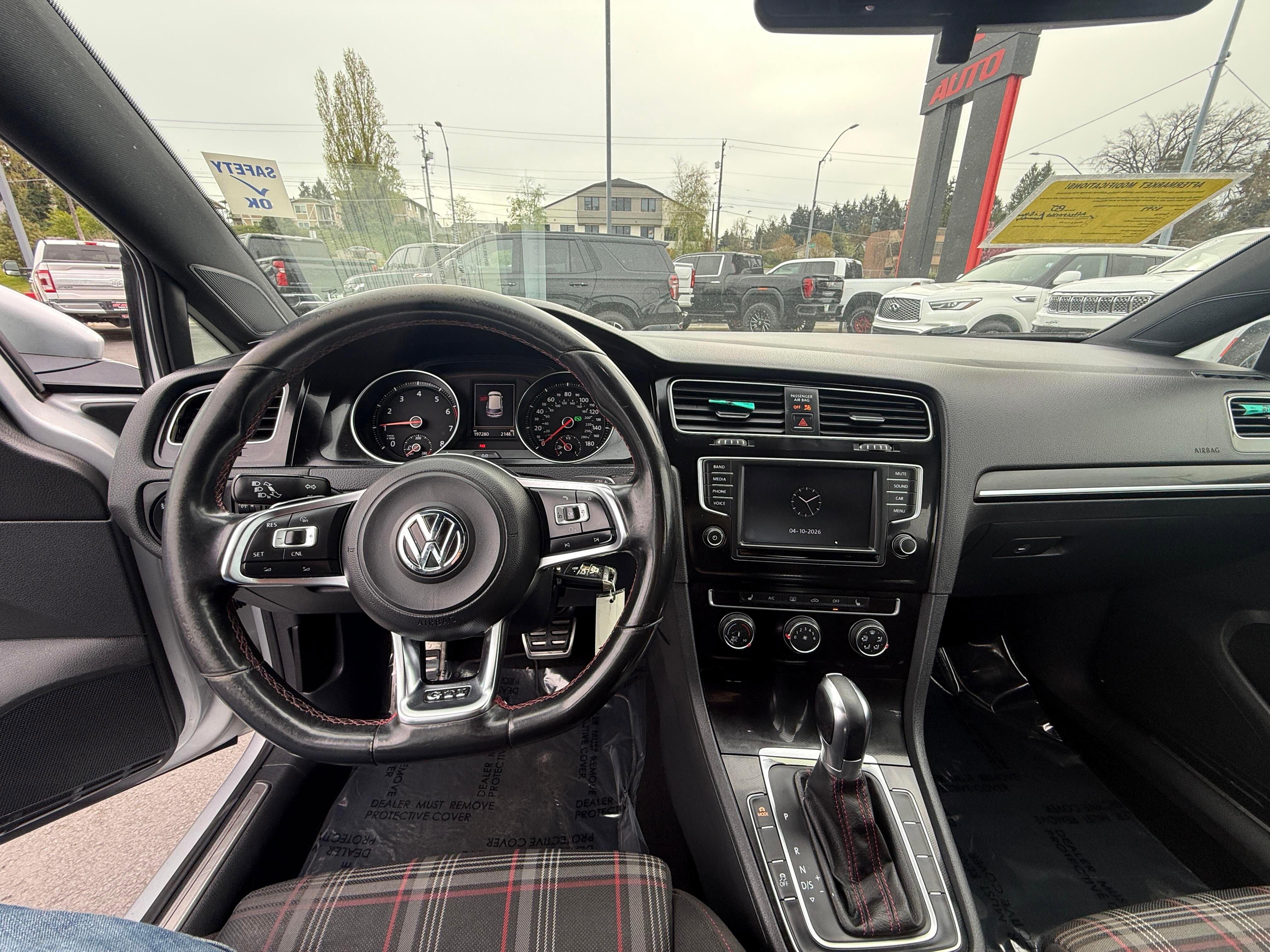 Used 2016 Volkswagen GTI SE FWD image 11