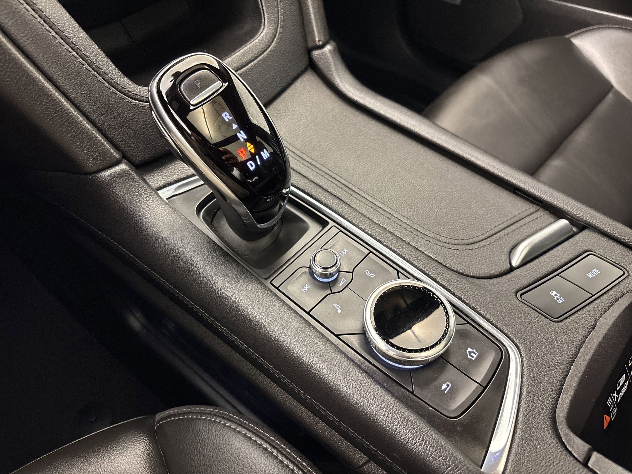 Used 2022 Cadillac XT6 Luxury w/ LPO, Floor Liner Package AWD/4WD image 16