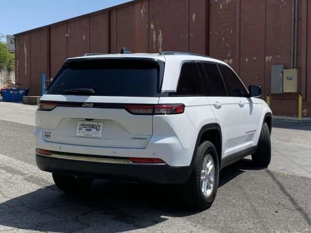 Used 2023 Jeep Grand Cherokee Laredo AWD/4WD image 31