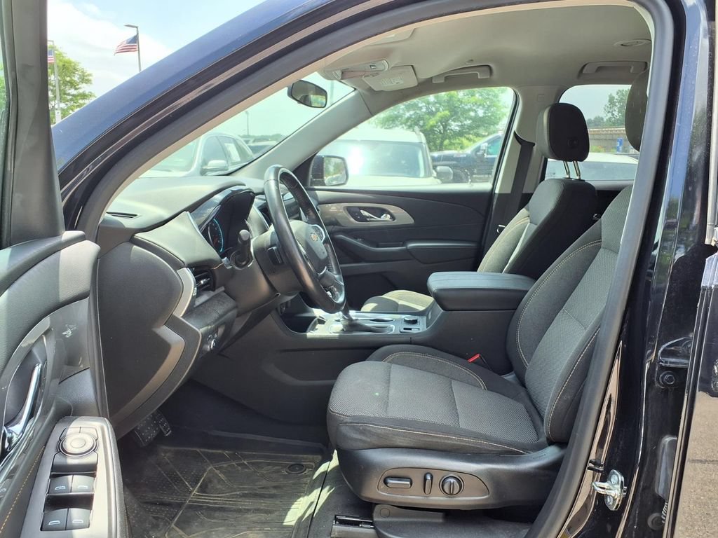 Used 2020 Chevrolet Traverse LT w/ LPO, Floor Liner Package AWD/4WD image 12