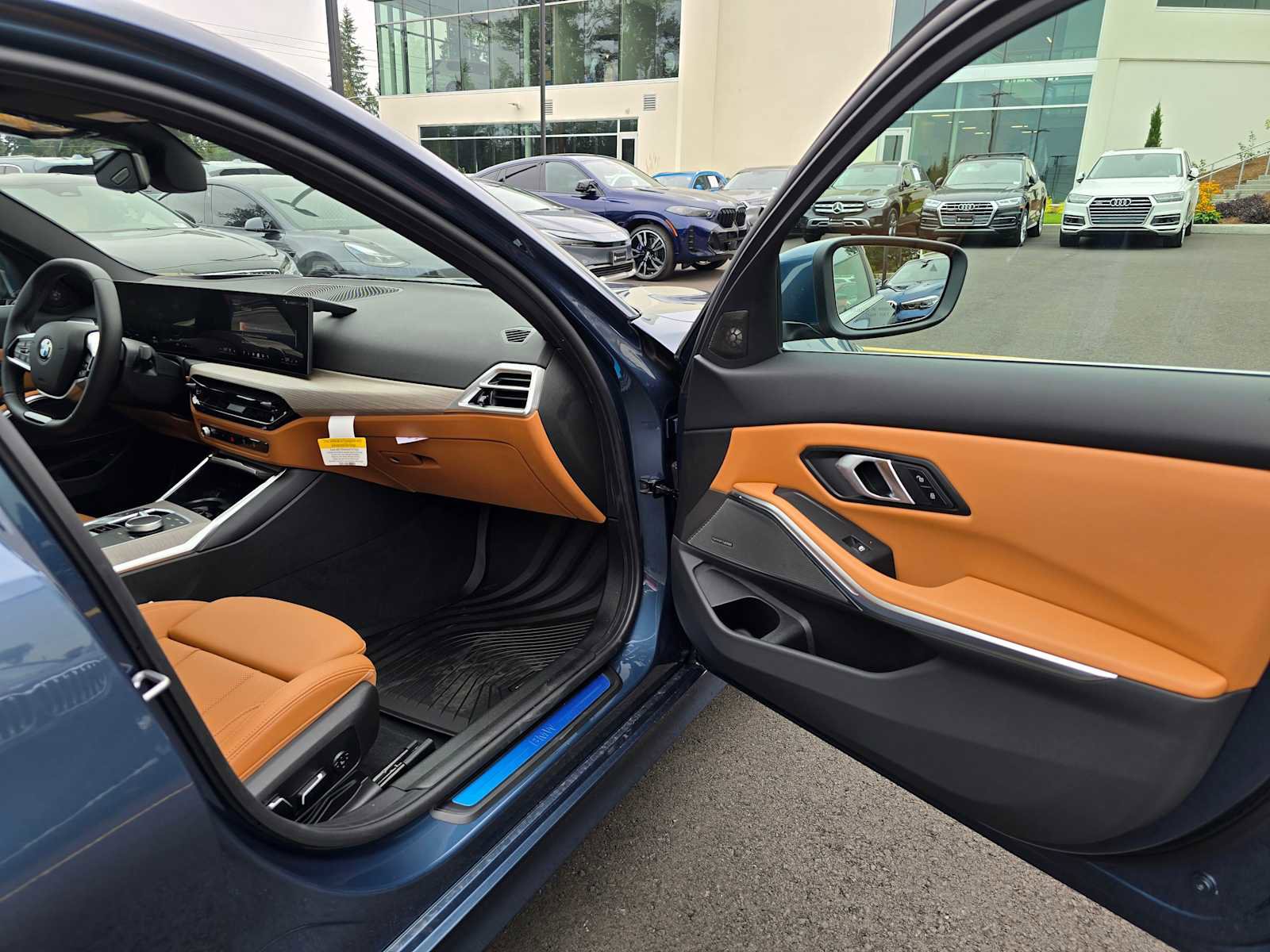 Used 2025 BMW 330i xDrive Sedan w/ Premium Package image 10