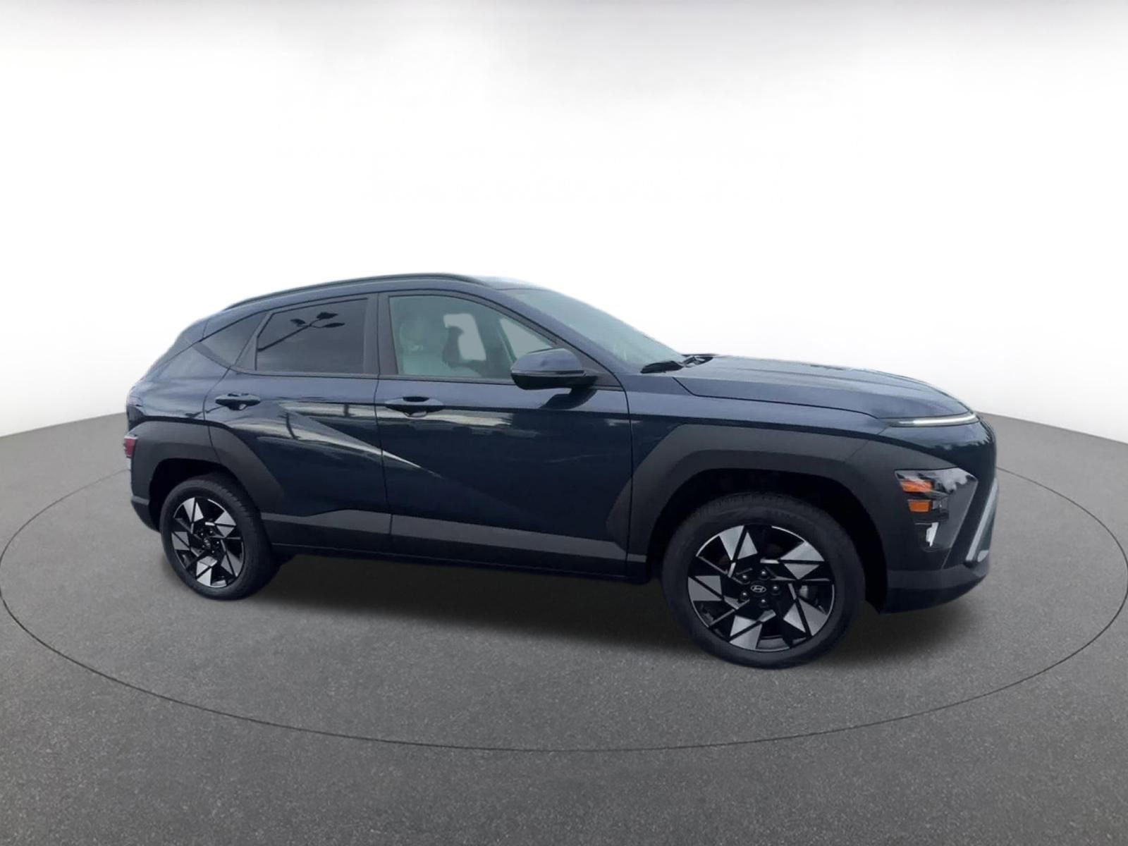 Used 2025 Hyundai Kona SEL image 2