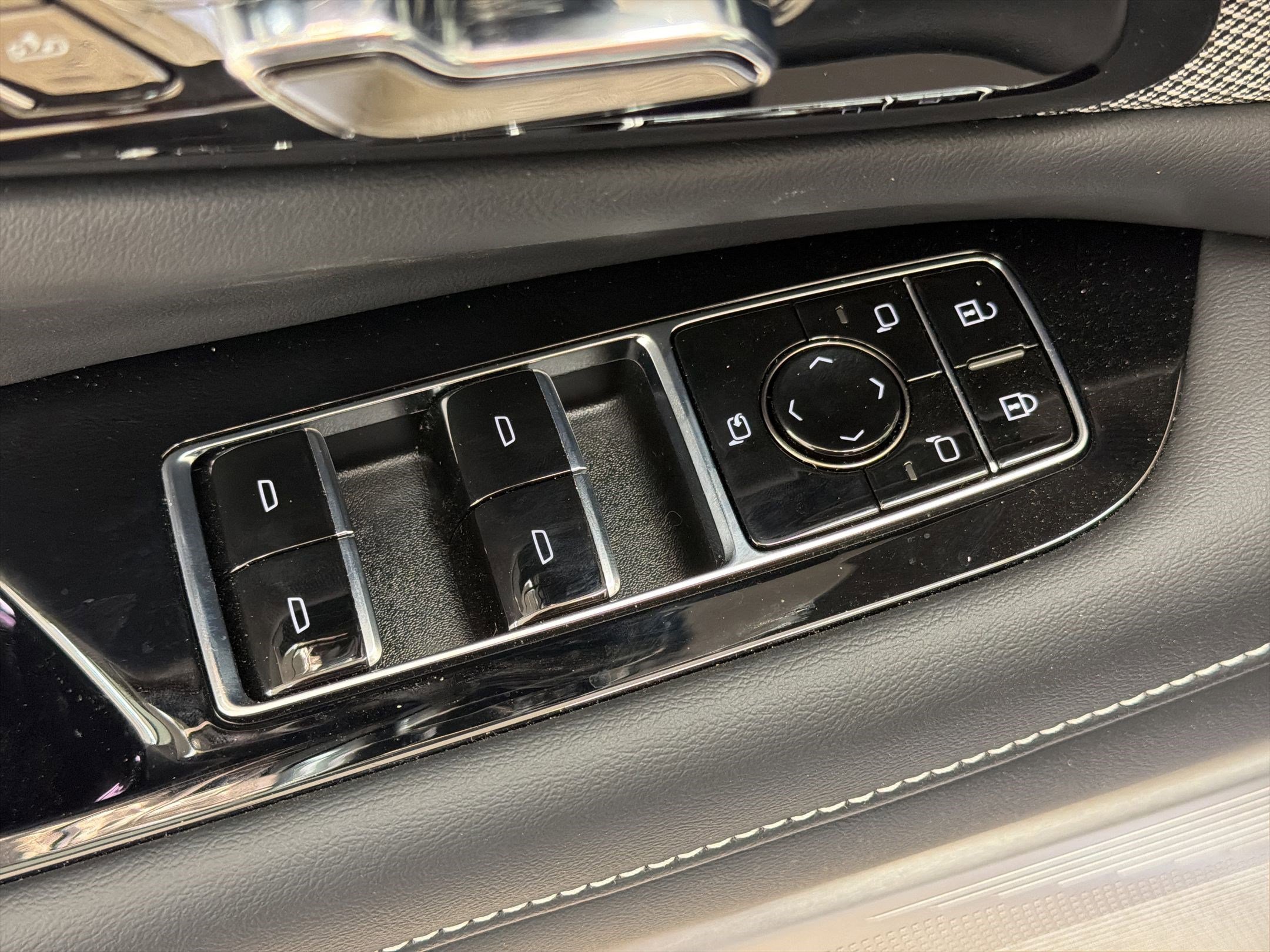 New 2025 Cadillac Optiq Luxury 1 AWD/4WD image 13